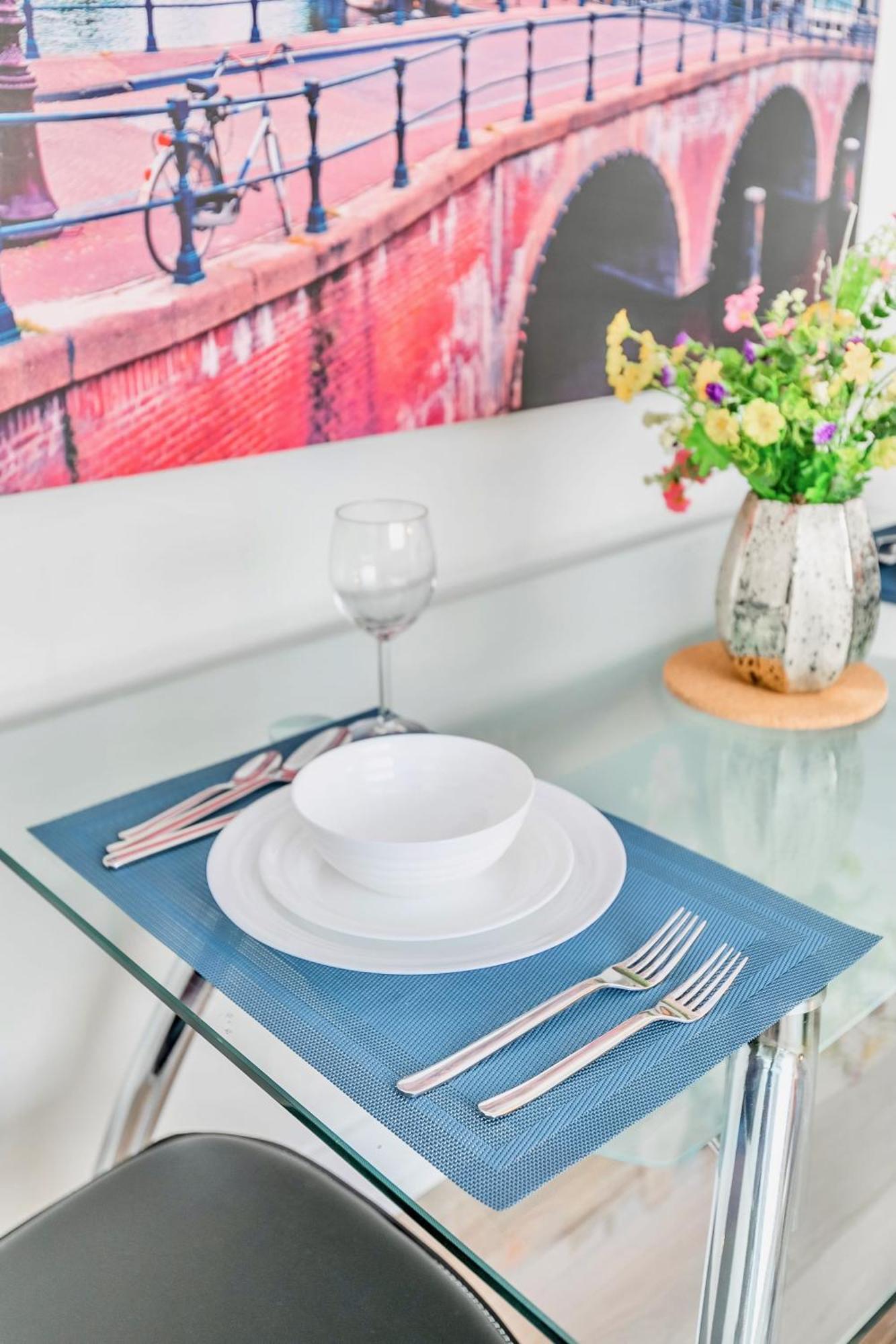 Modern Apartment In Corktown Hamilton Sleeps 4 Luaran gambar