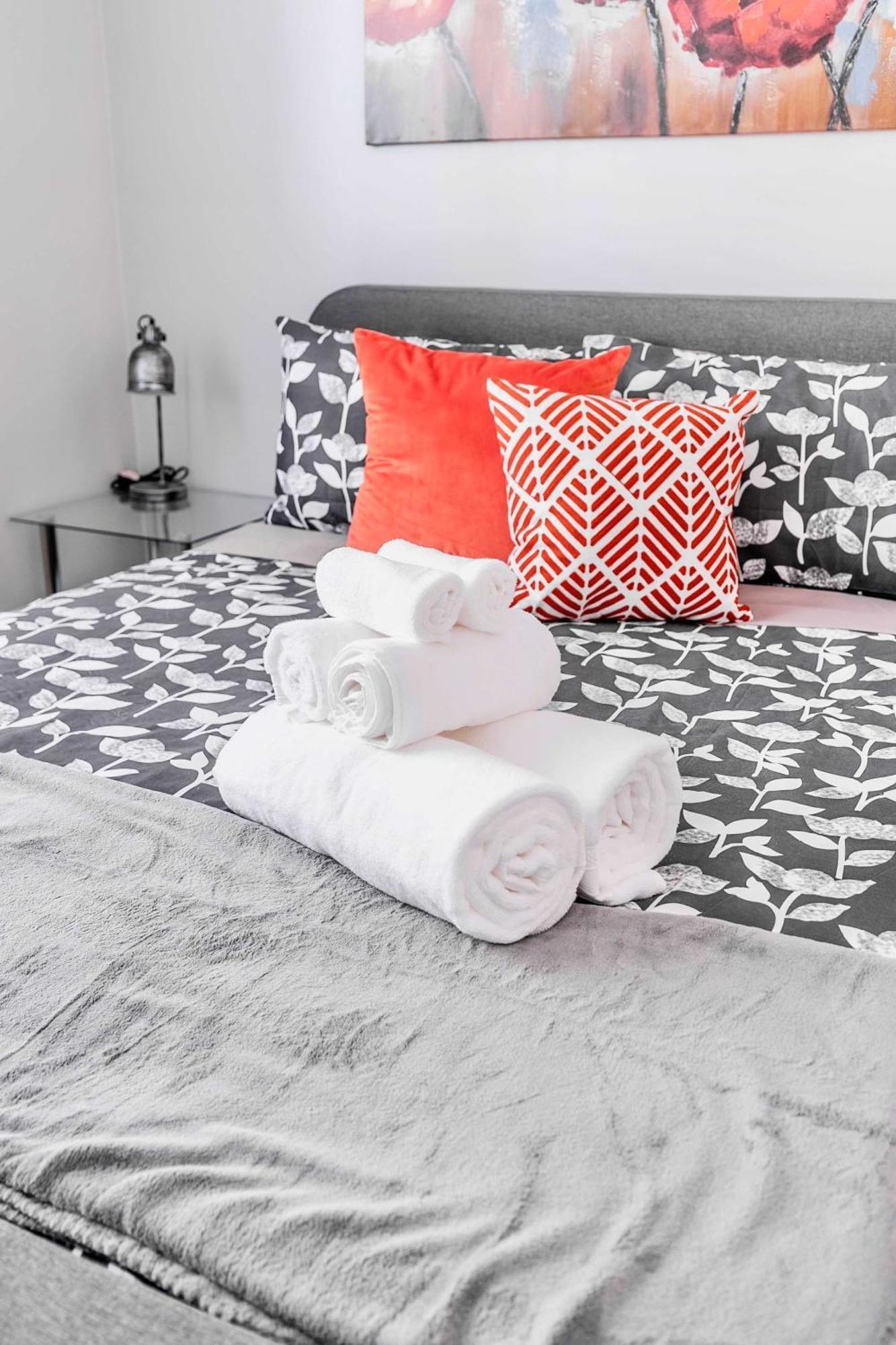 Modern Apartment In Corktown Hamilton Sleeps 4 Luaran gambar